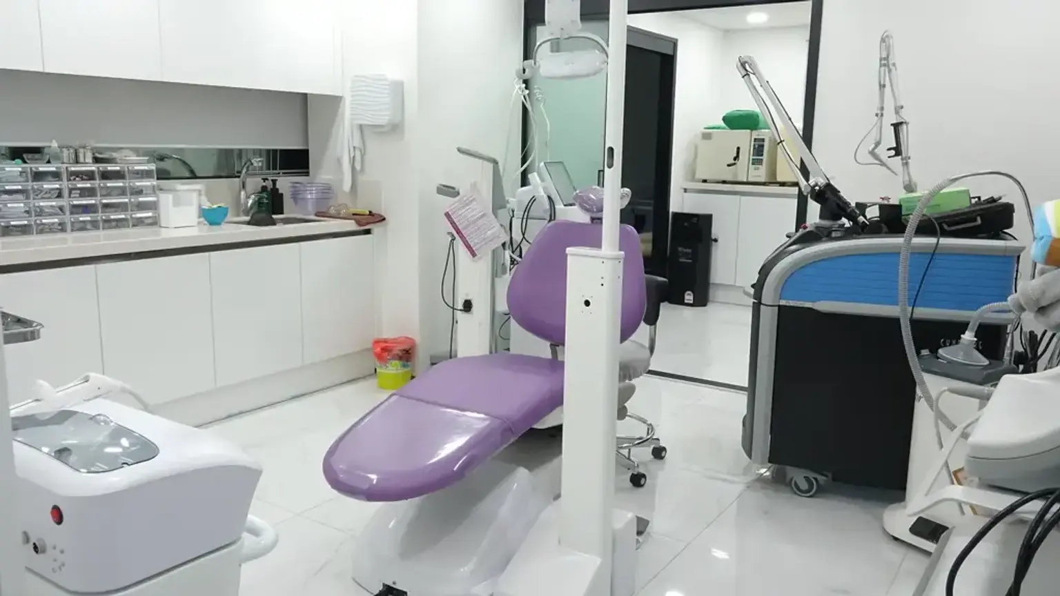 Sala moderna de clínica estética para tratamentos