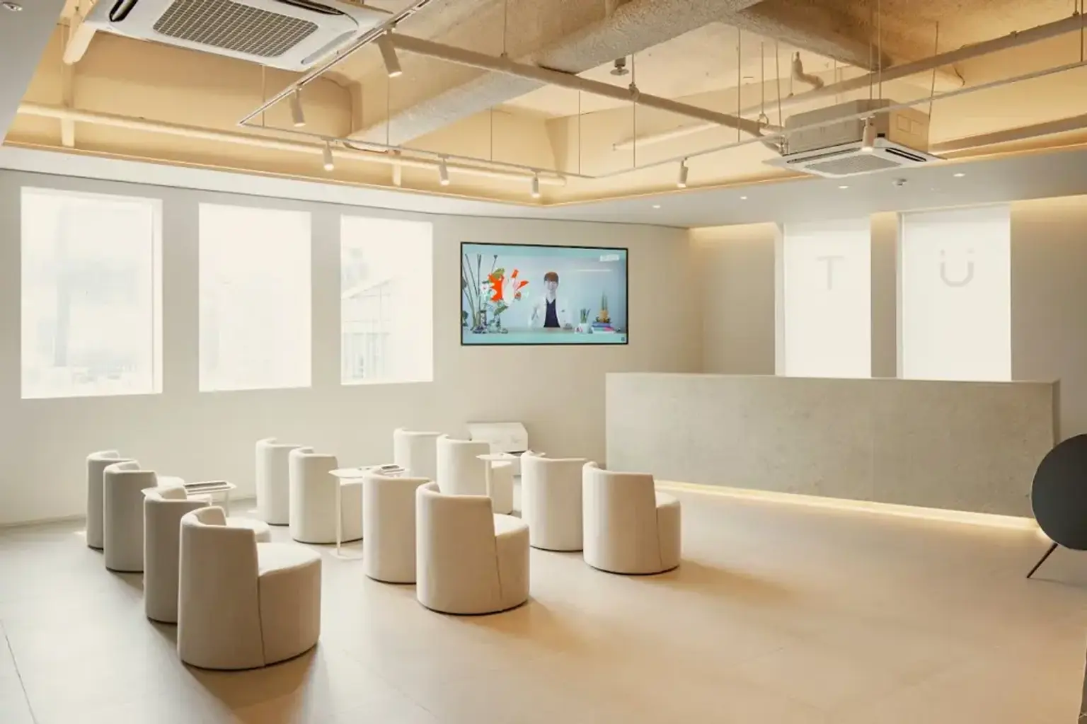 T-Yu Dental Clinic reception area
