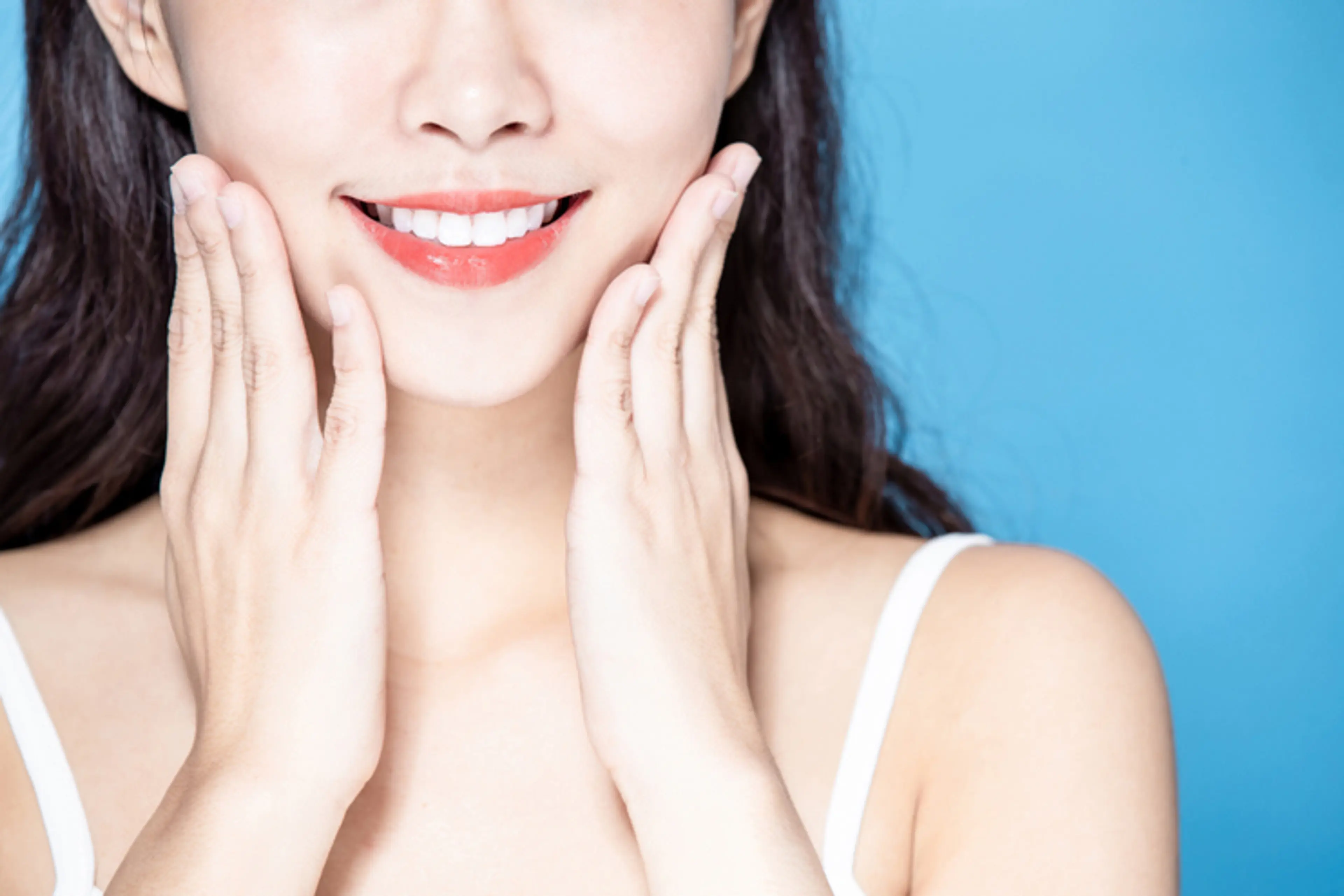 雕塑般的面部轮廓