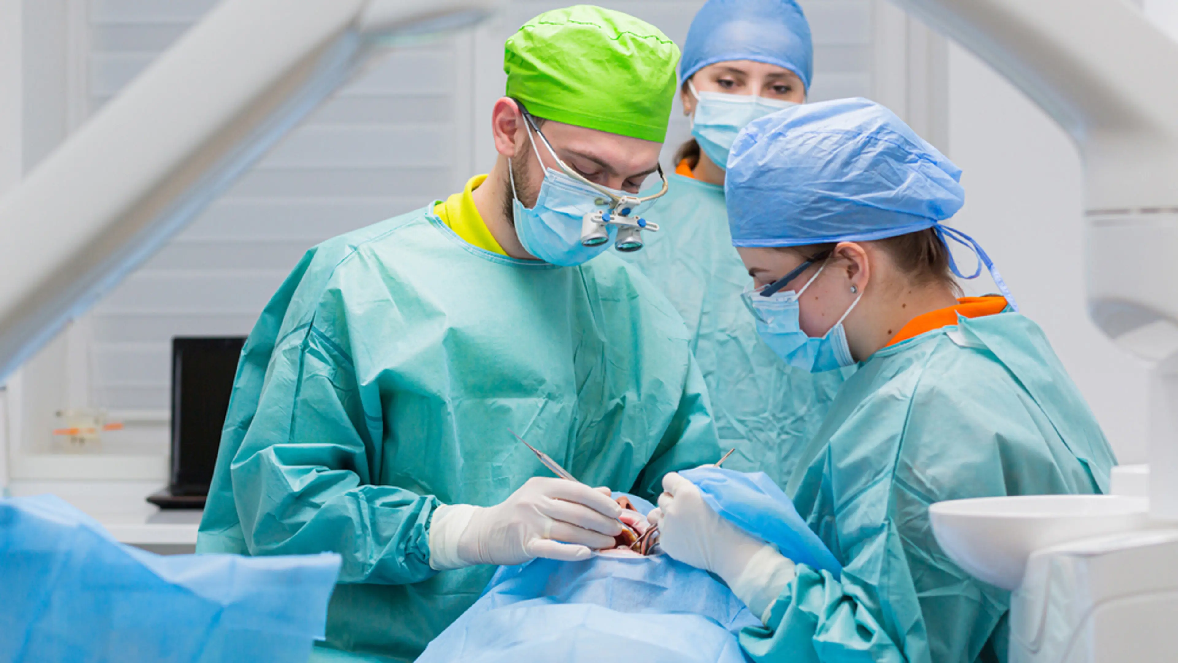 Ortodonti dengan Operasi Pertama