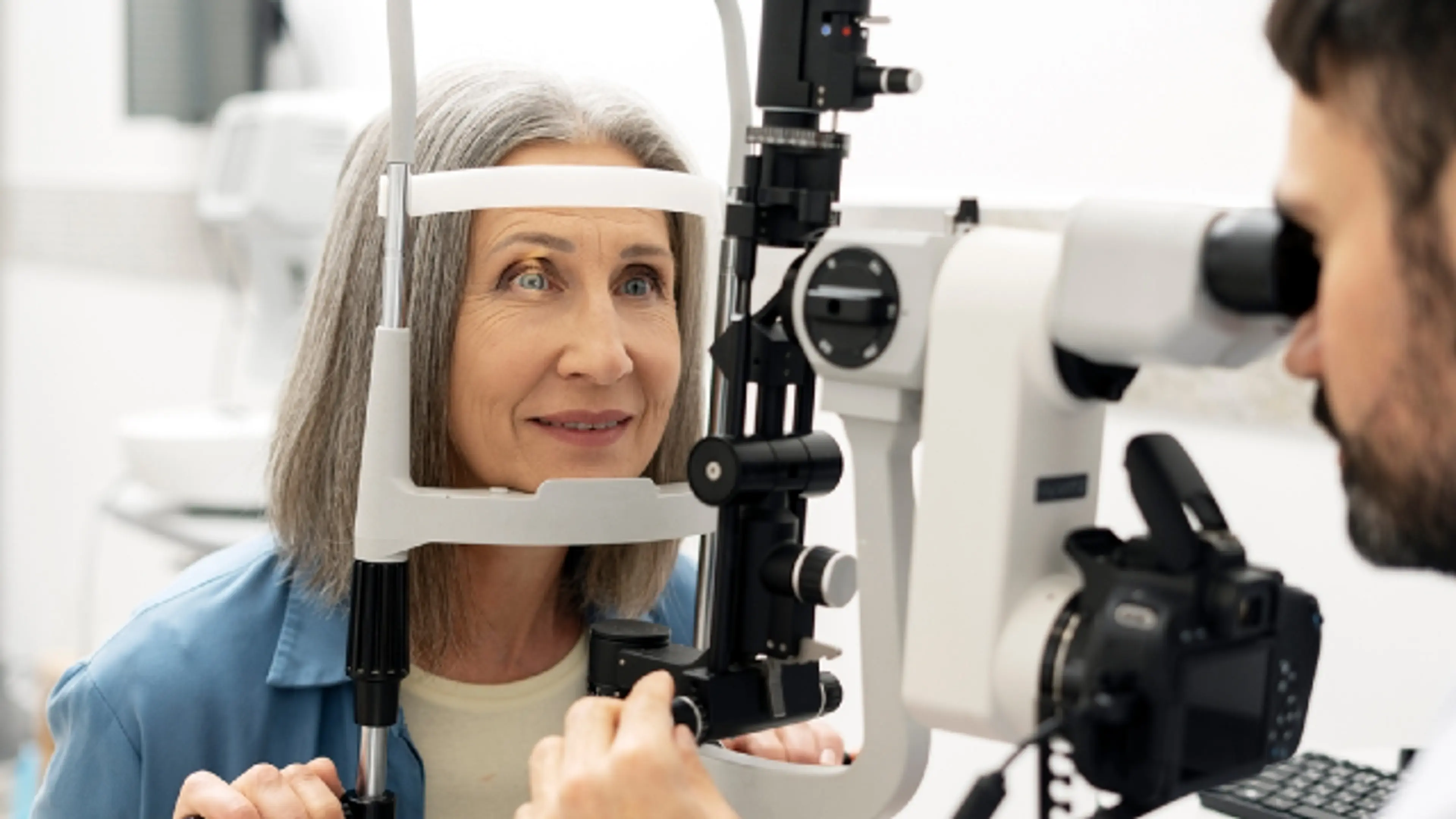 eye checkup using modern equipment