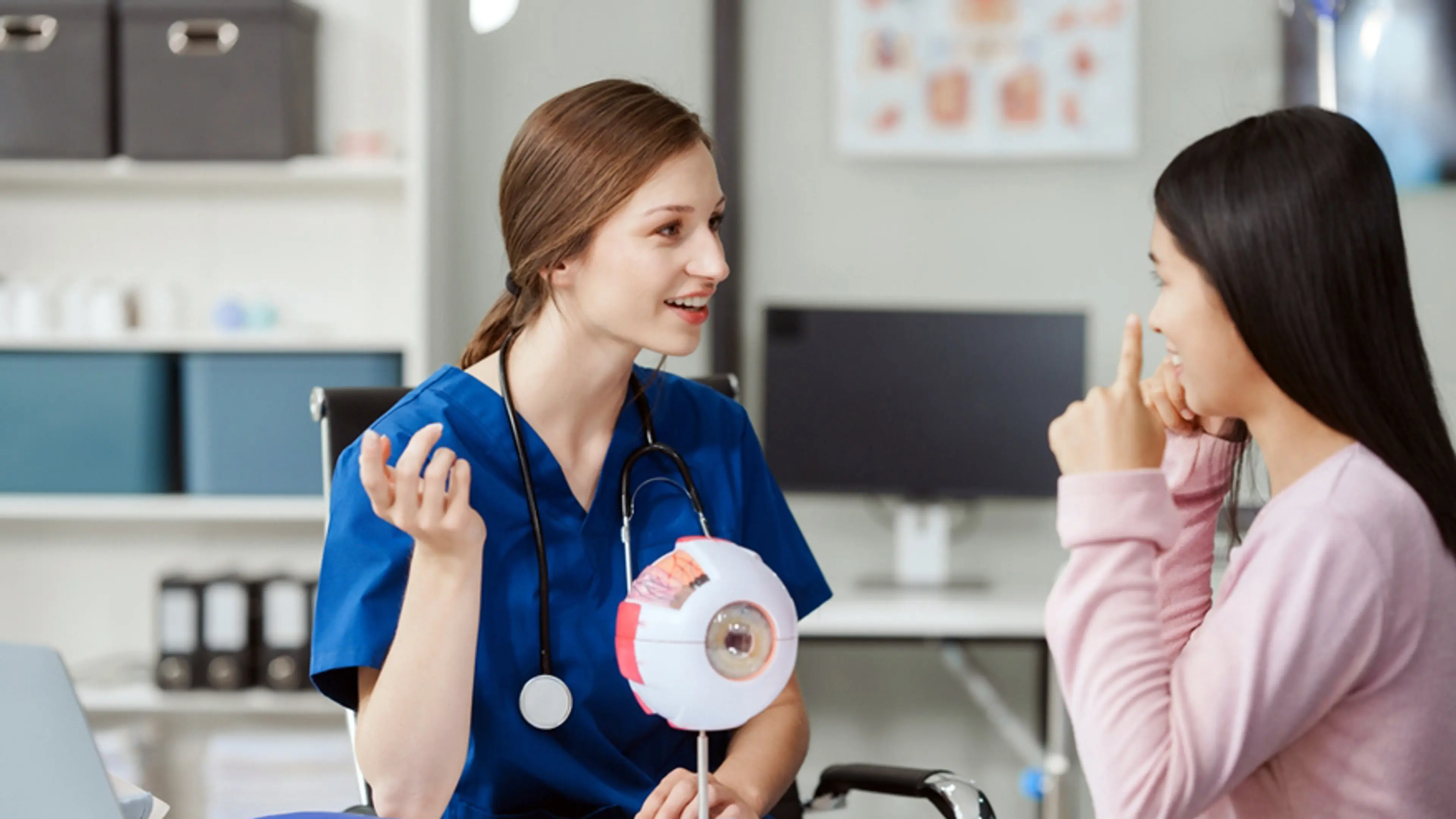 Операция по удалению катаракты до 60 лет: когда она действительно необходима?