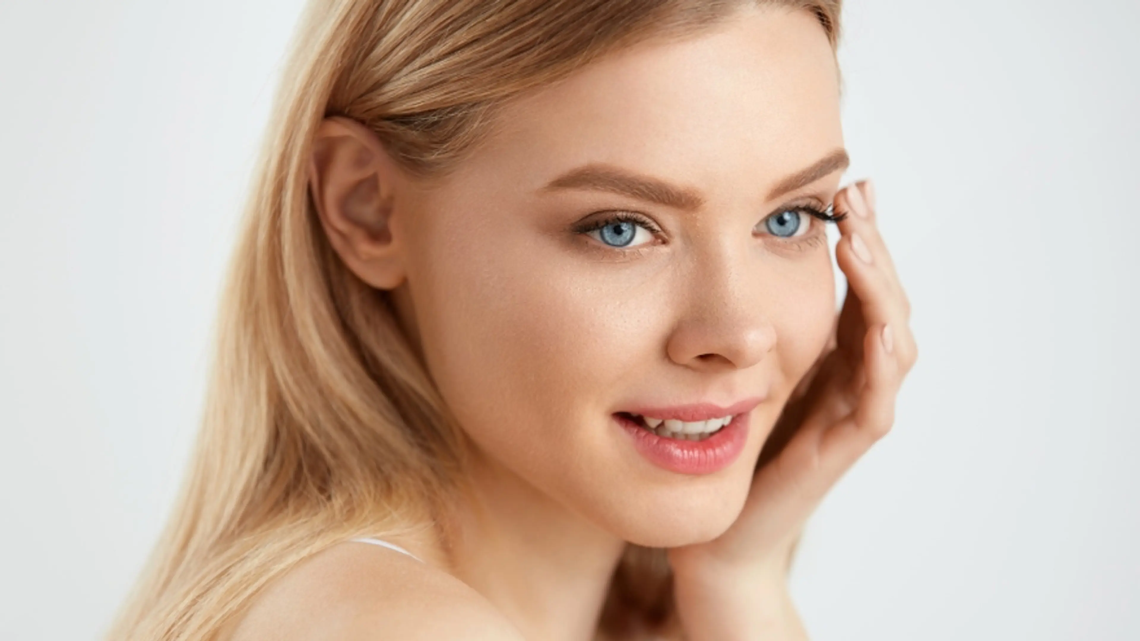 Women with Healthy and Beautiful eye.