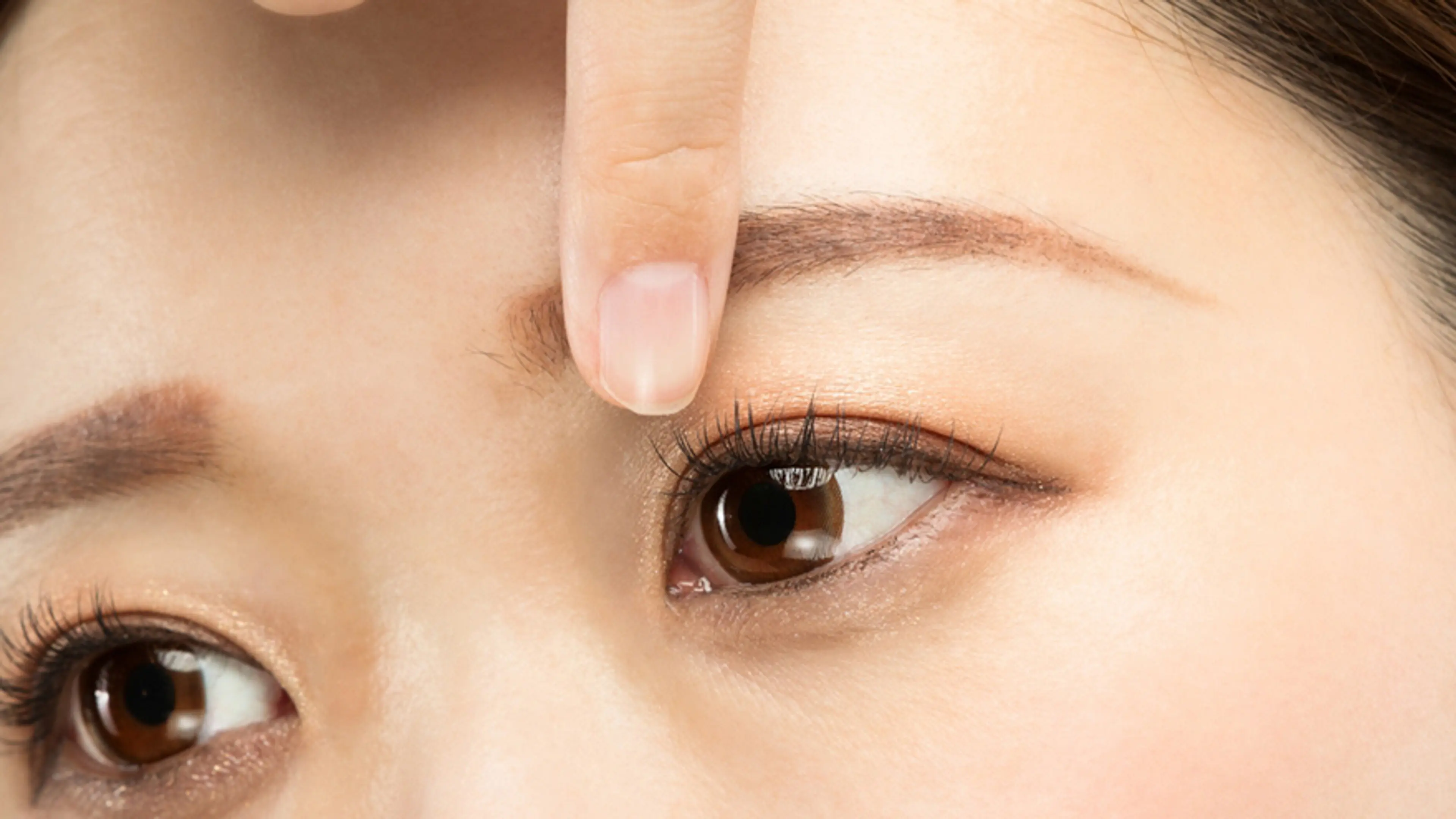 uneven double eyelids